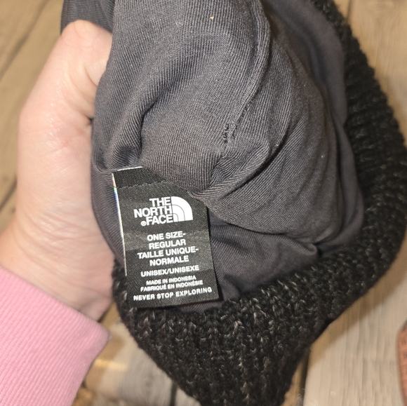 The North Face Ribbed Knit Beanie Hat Black Logo Patch Winter Ski Cap Unisex - Picture 3 of 5